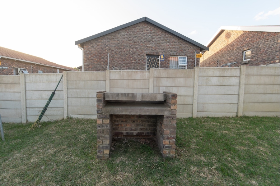 2 Bedroom Property for Sale in Parsonsvlei Eastern Cape